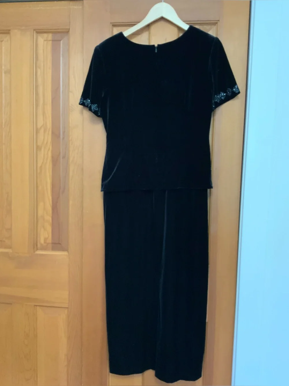 R&M Richards elegant black